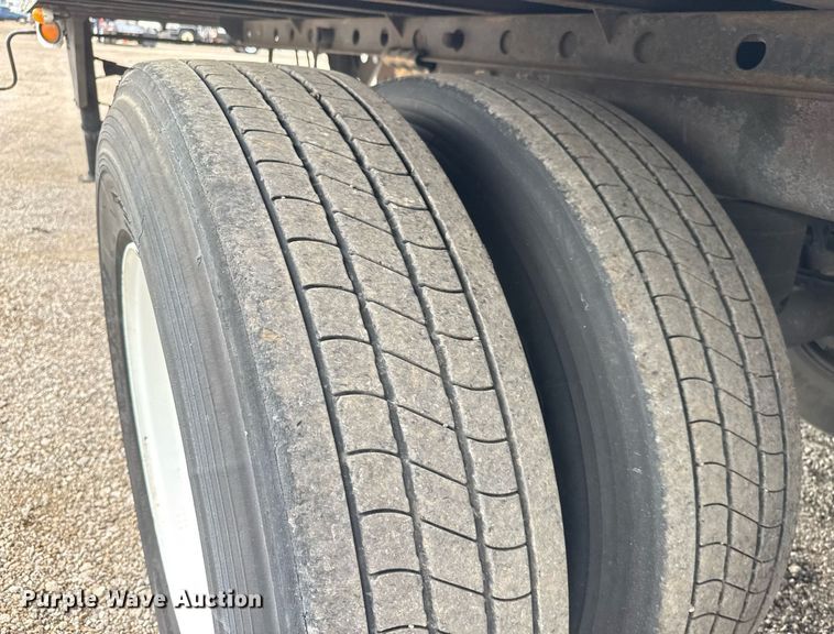 image for item DY0057 2011 Utility Trailers VS2DX dry van trailer