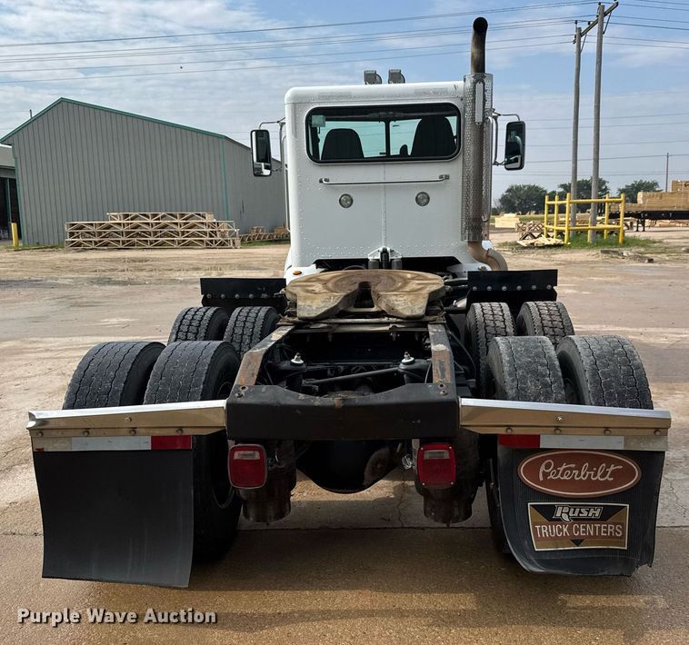 image for item DY0177 2014 Peterbilt 384 semi truck