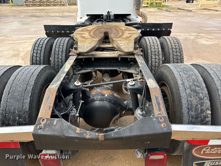 image for item DY0177 2014 Peterbilt 384 semi truck