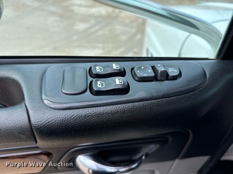 image for item DY0177 2014 Peterbilt 384 semi truck