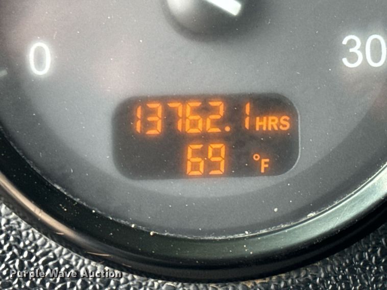 image for item DY0177 2014 Peterbilt 384 semi truck