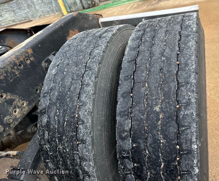 image for item DY0177 2014 Peterbilt 384 semi truck