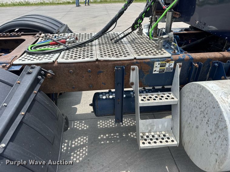 image for item DY0219 2007 Kenworth  T800 semi truck