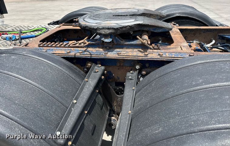 image for item DY0219 2007 Kenworth  T800 semi truck