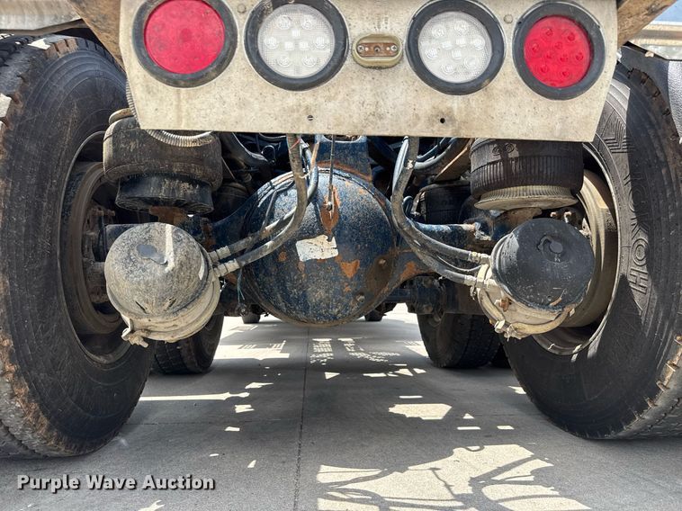 image for item DY0219 2007 Kenworth  T800 semi truck