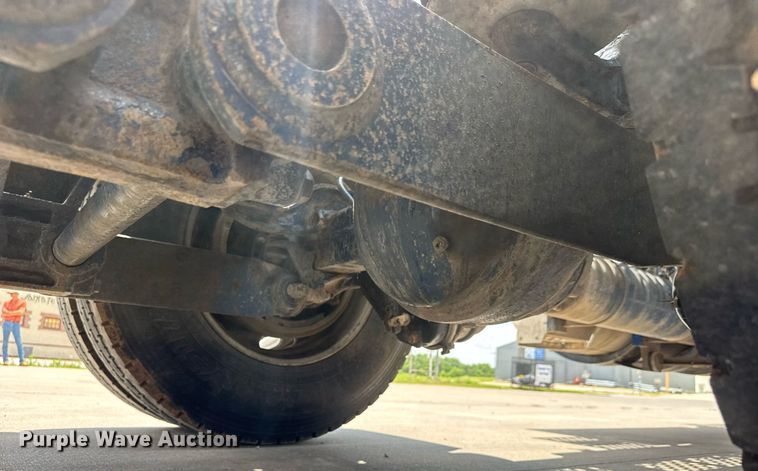 image for item DY0219 2007 Kenworth  T800 semi truck