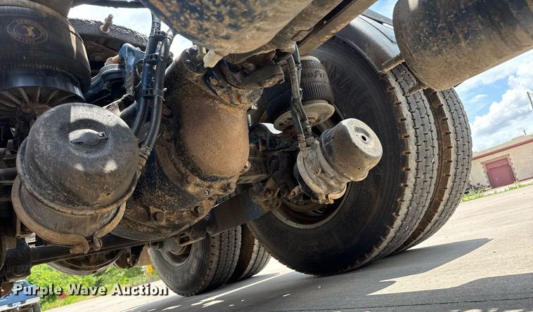 image for item DY0219 2007 Kenworth  T800 semi truck