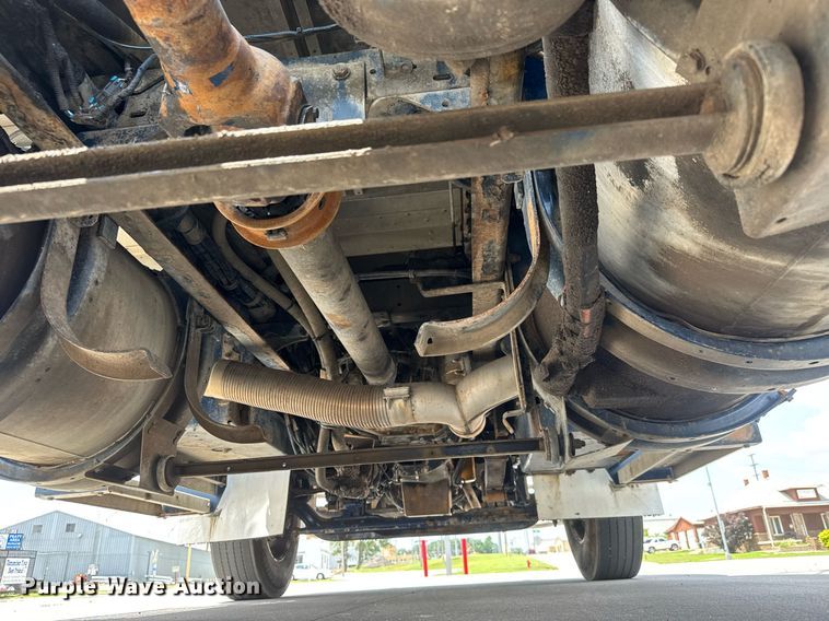 image for item DY0219 2007 Kenworth  T800 semi truck