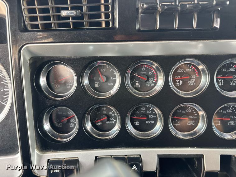 image for item DY0219 2007 Kenworth  T800 semi truck