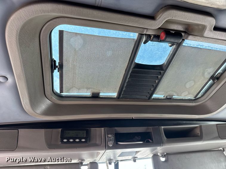 image for item DY0219 2007 Kenworth  T800 semi truck