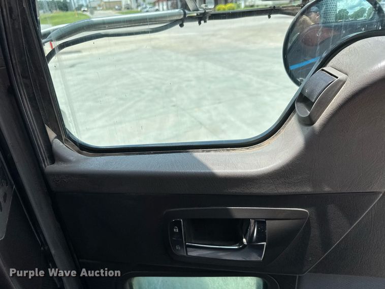 image for item DY0219 2007 Kenworth  T800 semi truck