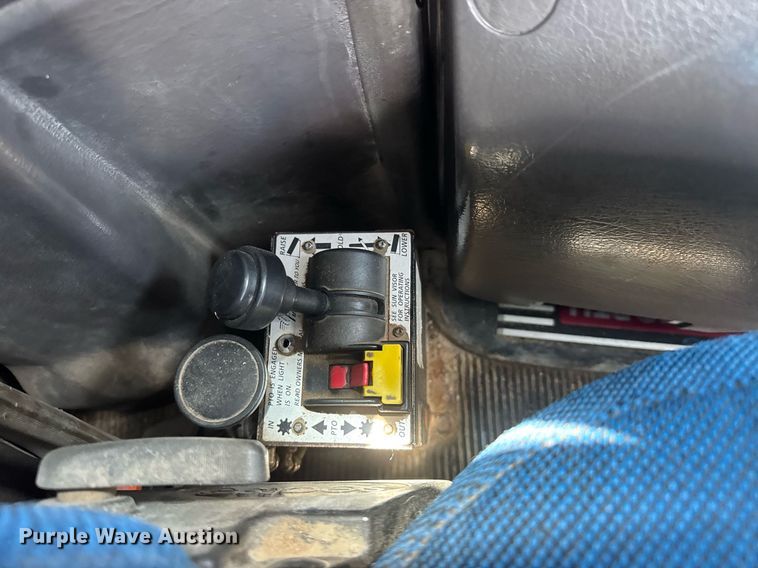 image for item DY0219 2007 Kenworth  T800 semi truck