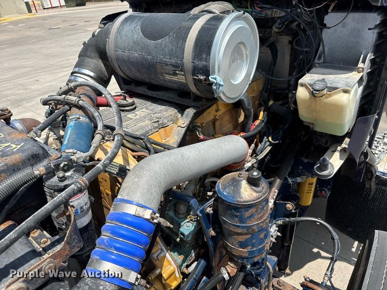 image for item DY0219 2007 Kenworth  T800 semi truck