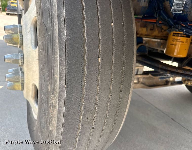 image for item DY0219 2007 Kenworth  T800 semi truck