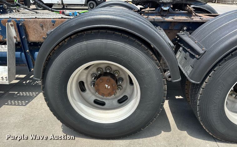 image for item DY0219 2007 Kenworth  T800 semi truck