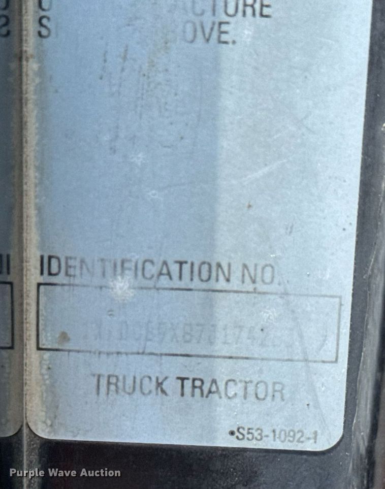 image for item DY0219 2007 Kenworth  T800 semi truck