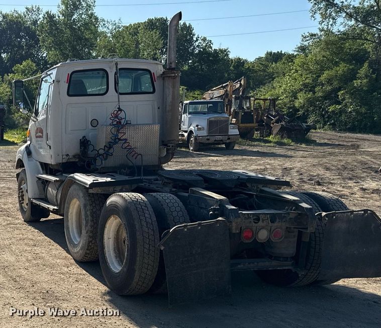 image for item DZ4068 1998 Ford LT9513 semi truck