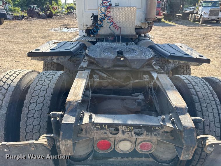 image for item DZ4068 1998 Ford LT9513 semi truck