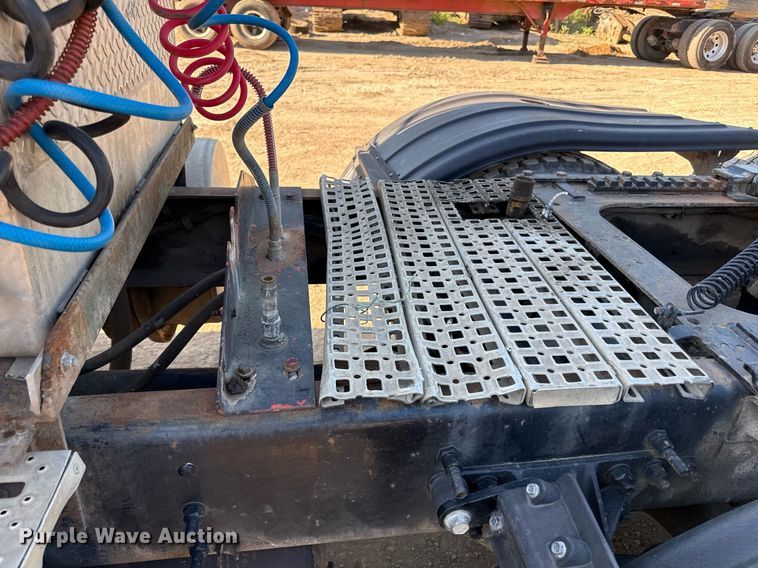 image for item DZ4068 1998 Ford LT9513 semi truck