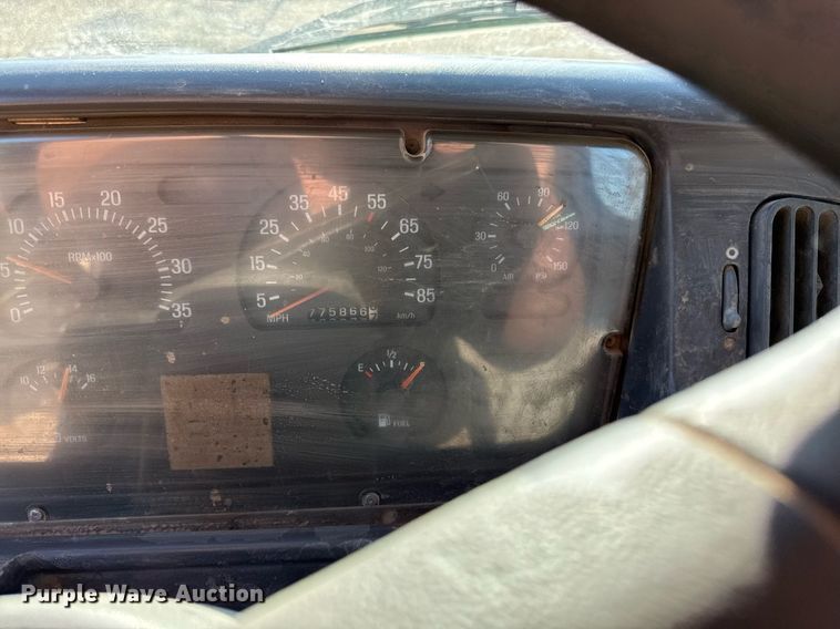 image for item DZ4068 1998 Ford LT9513 semi truck