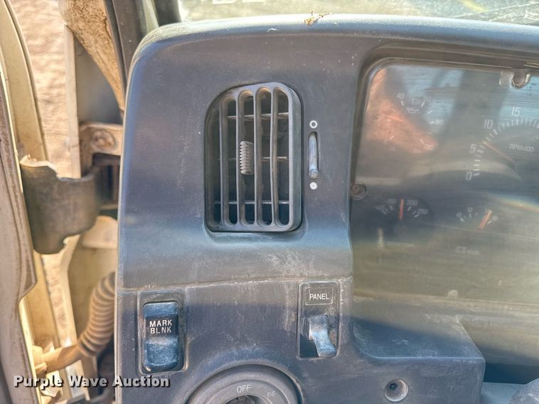 image for item DZ4068 1998 Ford LT9513 semi truck