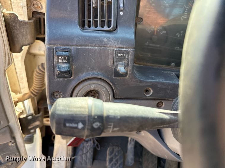 image for item DZ4068 1998 Ford LT9513 semi truck