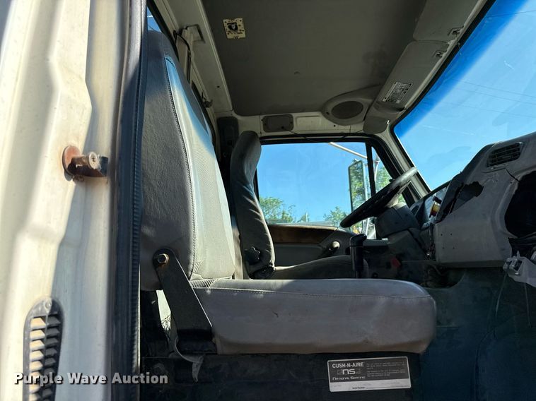 image for item DZ4068 1998 Ford LT9513 semi truck