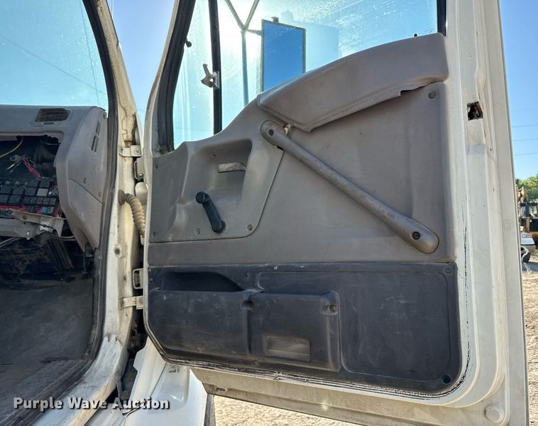 image for item DZ4068 1998 Ford LT9513 semi truck