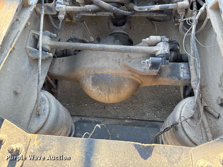 image for item DZ4068 1998 Ford LT9513 semi truck