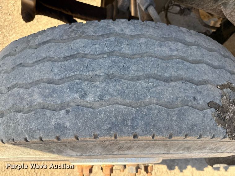 image for item DZ4068 1998 Ford LT9513 semi truck