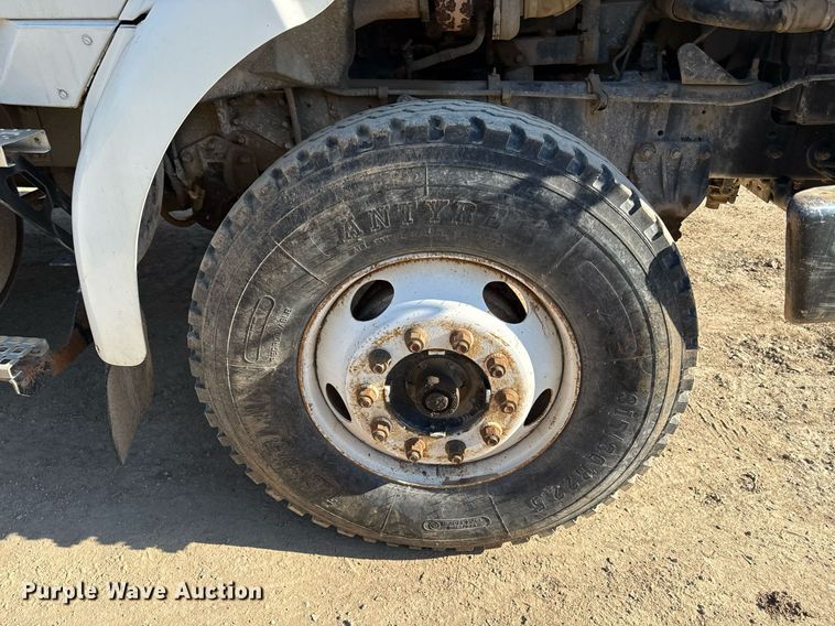 image for item DZ4068 1998 Ford LT9513 semi truck