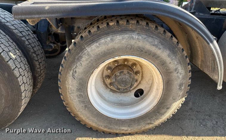 image for item DZ4068 1998 Ford LT9513 semi truck