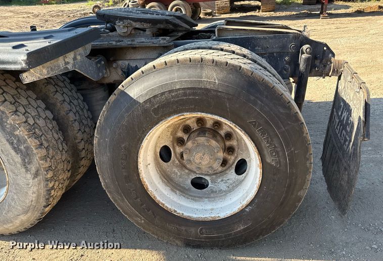 image for item DZ4068 1998 Ford LT9513 semi truck