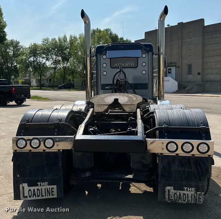 image for item EB2601 2000 Peterbilt 379 semi truck