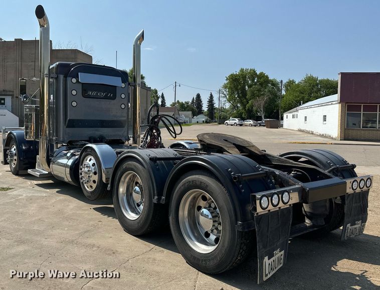 image for item EB2601 2000 Peterbilt 379 semi truck