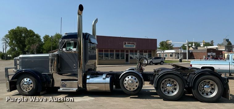 image for item EB2601 2000 Peterbilt 379 semi truck