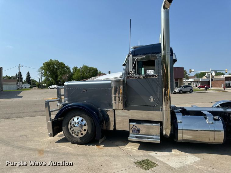 image for item EB2601 2000 Peterbilt 379 semi truck