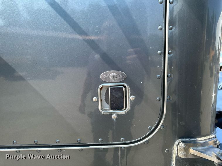 image for item EB2601 2000 Peterbilt 379 semi truck