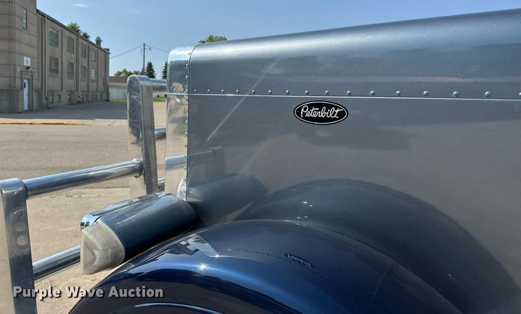 image for item EB2601 2000 Peterbilt 379 semi truck