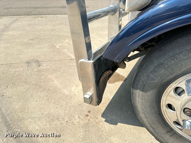 image for item EB2601 2000 Peterbilt 379 semi truck