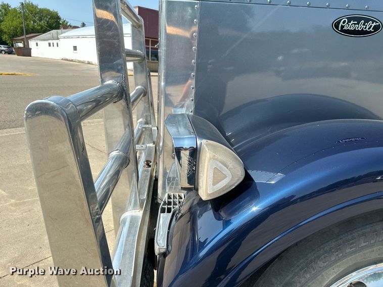 image for item EB2601 2000 Peterbilt 379 semi truck