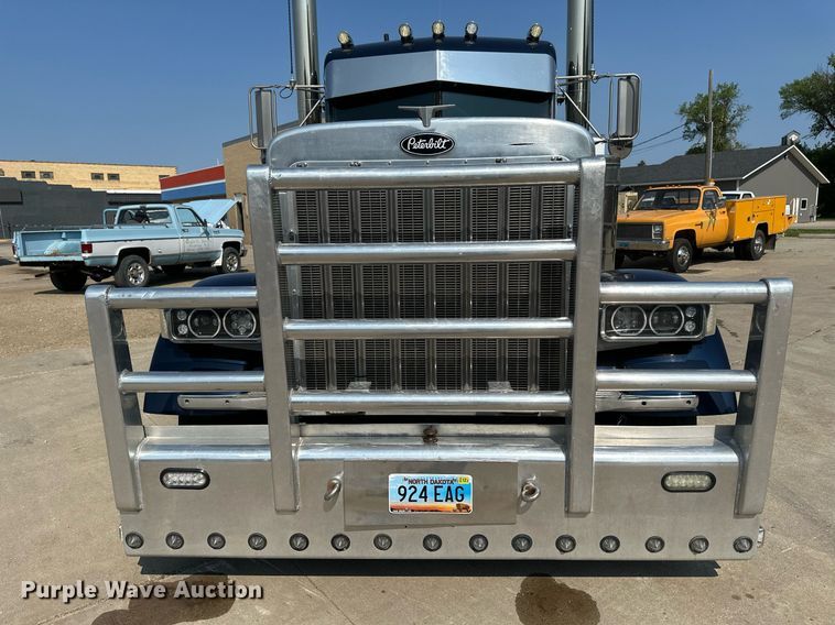 image for item EB2601 2000 Peterbilt 379 semi truck