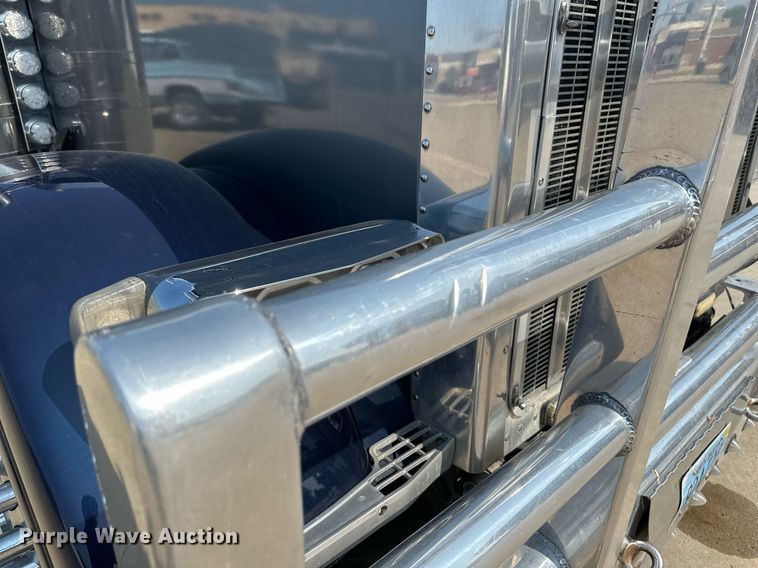 image for item EB2601 2000 Peterbilt 379 semi truck