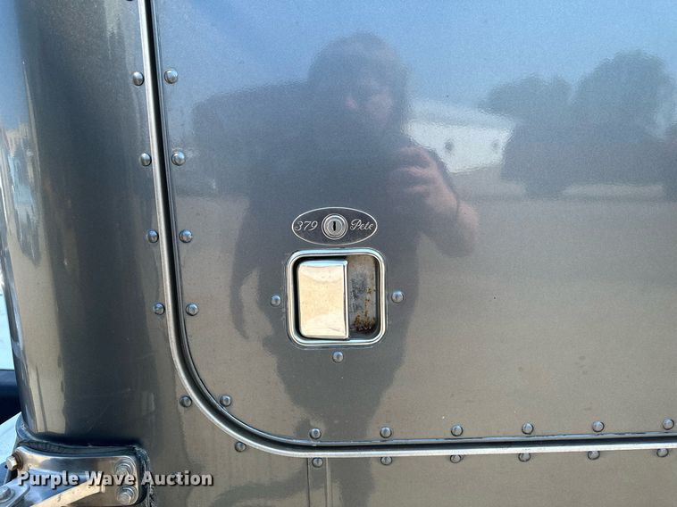 image for item EB2601 2000 Peterbilt 379 semi truck