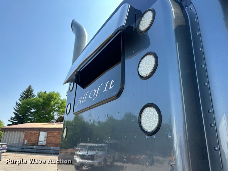 image for item EB2601 2000 Peterbilt 379 semi truck