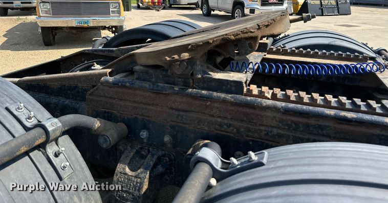 image for item EB2601 2000 Peterbilt 379 semi truck