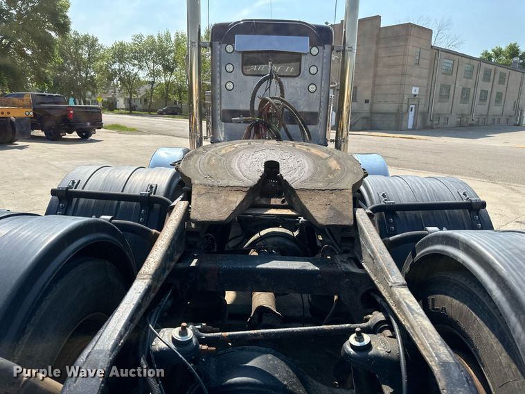 image for item EB2601 2000 Peterbilt 379 semi truck