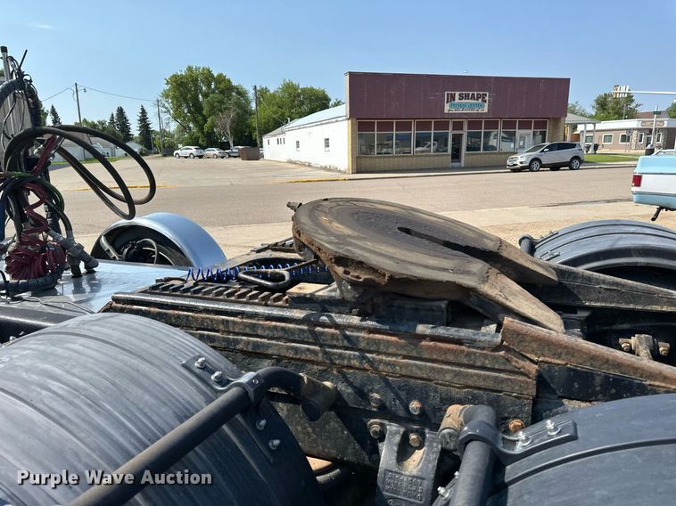 image for item EB2601 2000 Peterbilt 379 semi truck