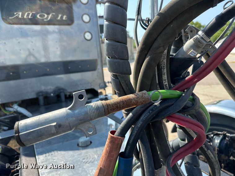 image for item EB2601 2000 Peterbilt 379 semi truck