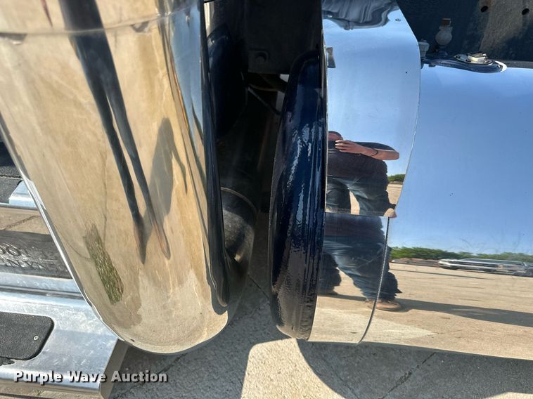 image for item EB2601 2000 Peterbilt 379 semi truck